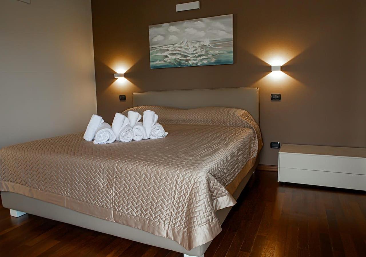 Sirmione Rosselli Apartments エクステリア 写真