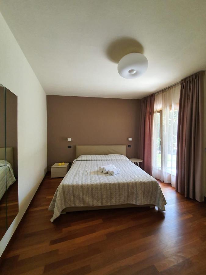 Sirmione Rosselli Apartments エクステリア 写真