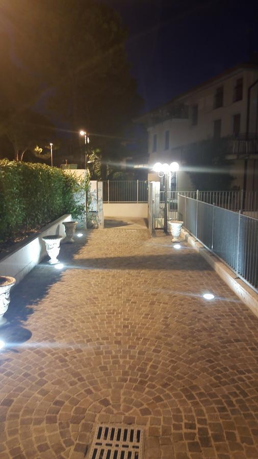 Sirmione Rosselli Apartments エクステリア 写真